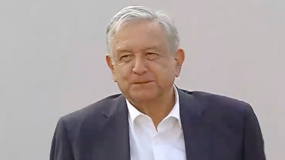 López Obrador entrega becas Jóvenes Escribiendo El Futuro