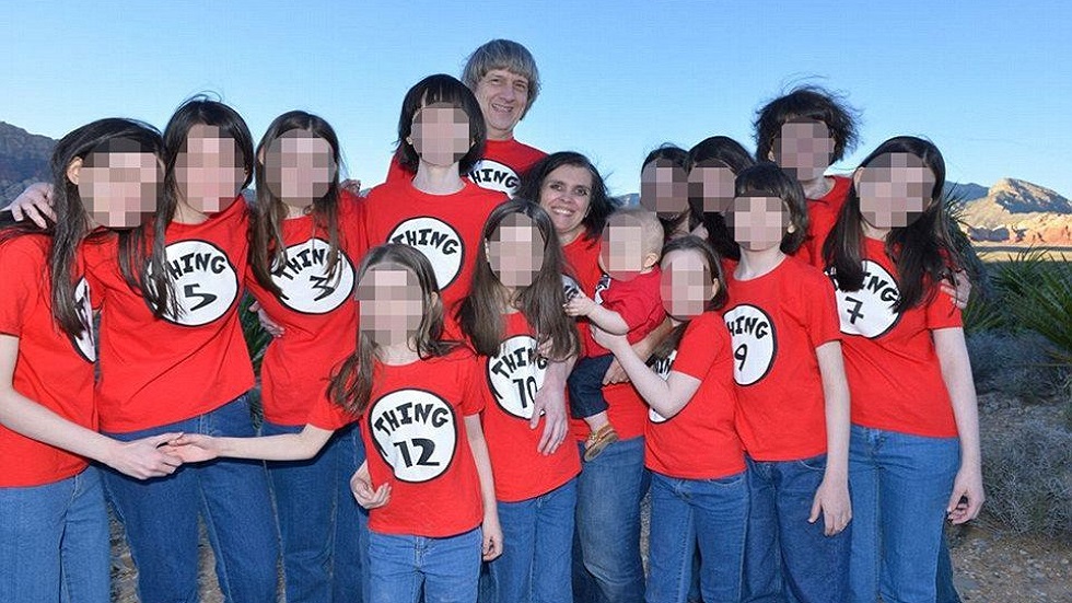 Pareja se declara culpable de tortura contra 12 de sus 13 hijos