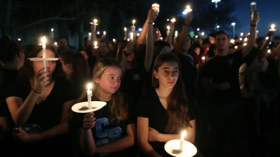 Sobrevivientes conmemoran primer aniversario de la masacre de Parkland