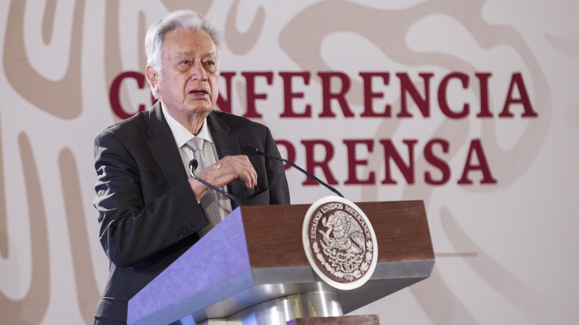 Manuel Bartlett denuncia a ex funcionarios por debilitar CFE