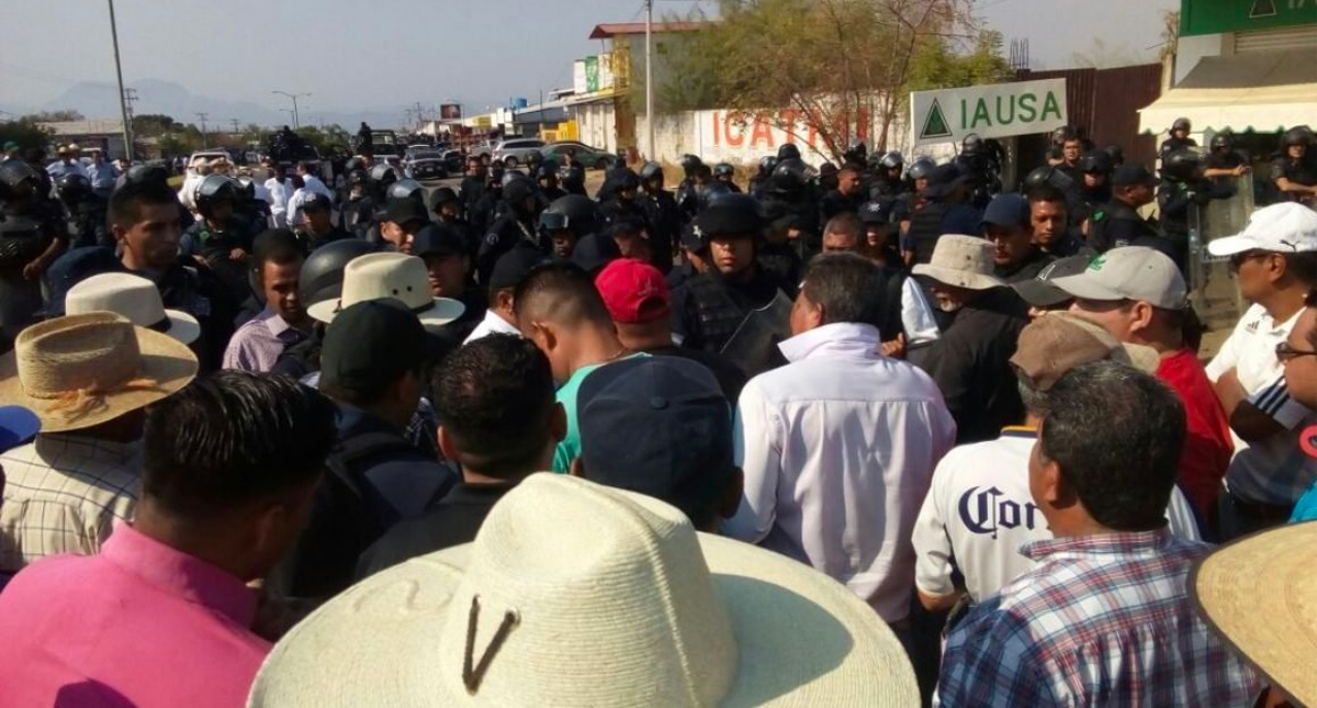 CNTE realiza marcha en Michoacán por demanda de empresa a maestros