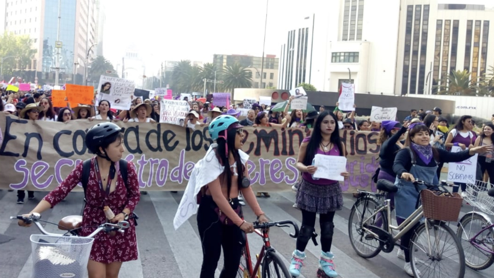Marchan mujeres hasta el Zócalo contra feminicidios