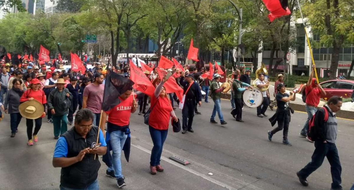 Trabajadores sindicalizados de la UAM marchan sobre Paseo de la Reforma