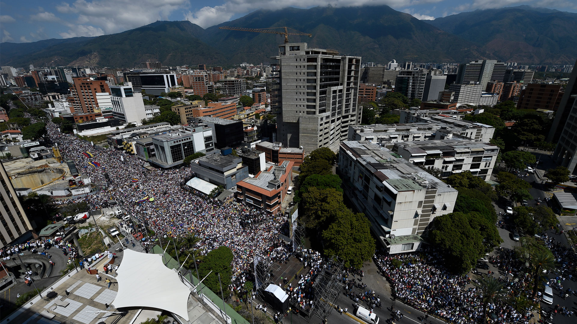 Opositores de Maduro toman las calles de Venezuela - marcha-vs-maduro