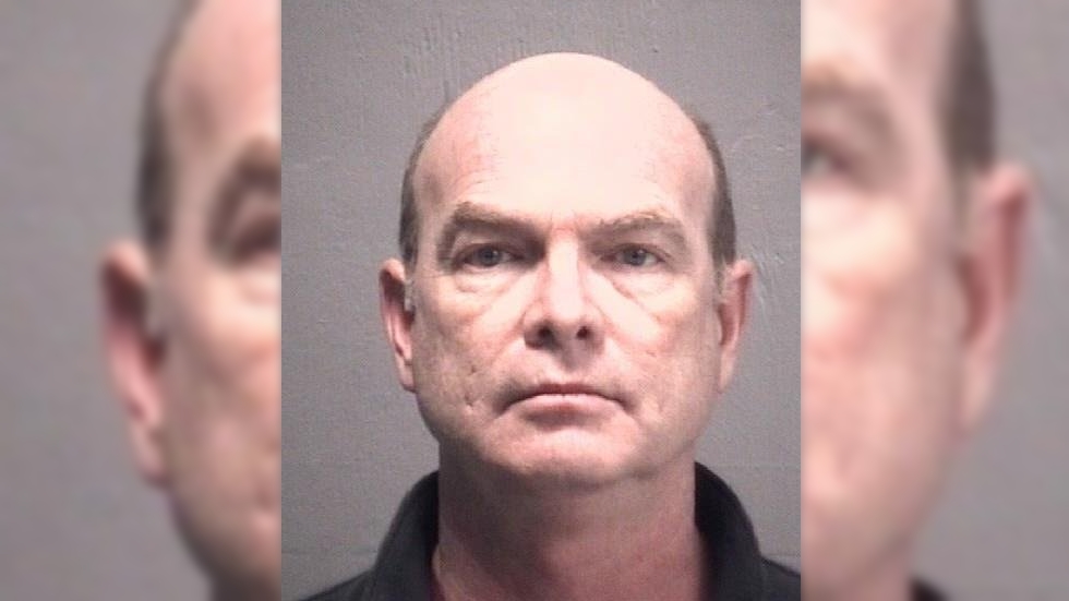 Detienen a cirujano que presuntamente abusaba de pacientes bajo anestesia