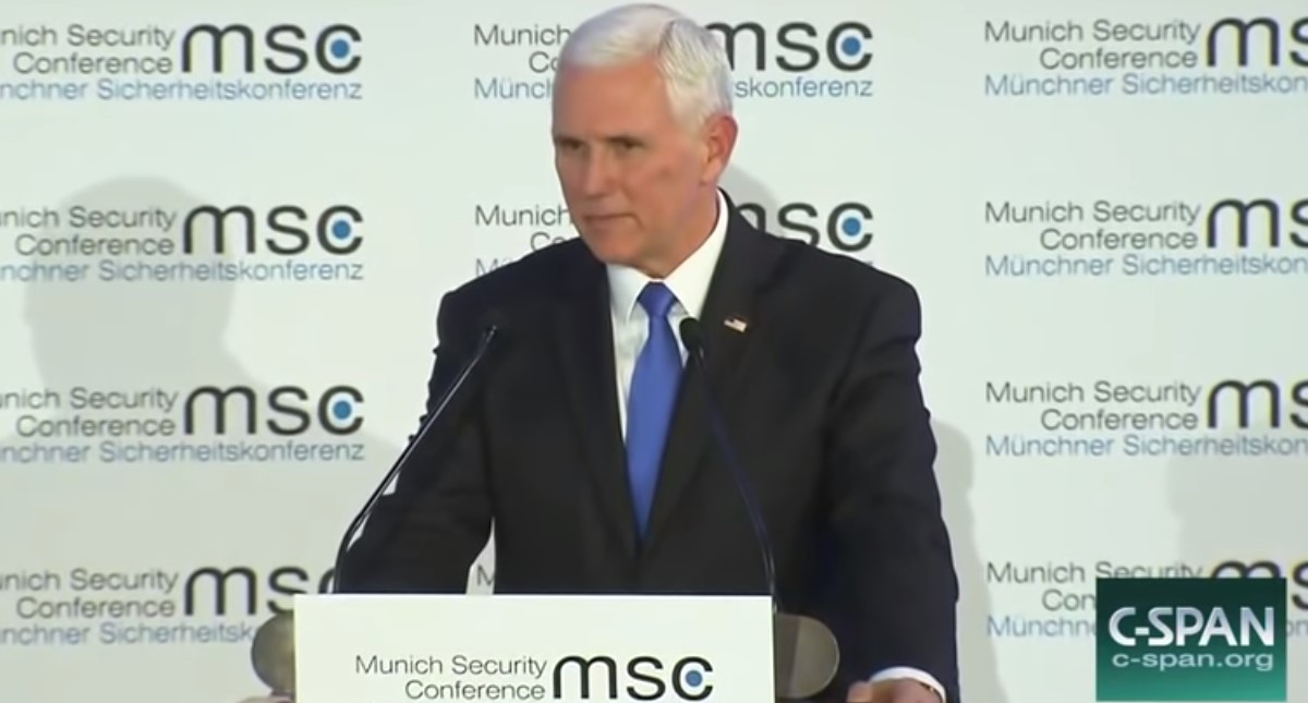 #Video Mike Pence envía saludos de Trump en Múnich y nadie reacciona