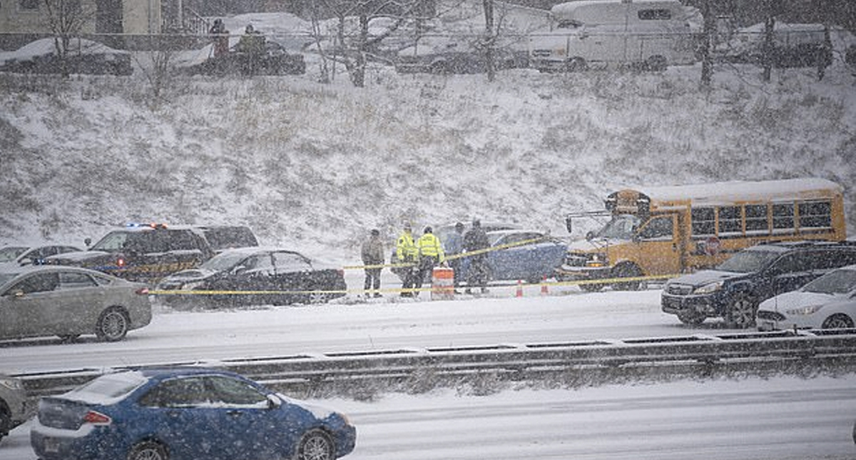 Detienen a hombre que disparó contra autobús escolar en Minneapolis