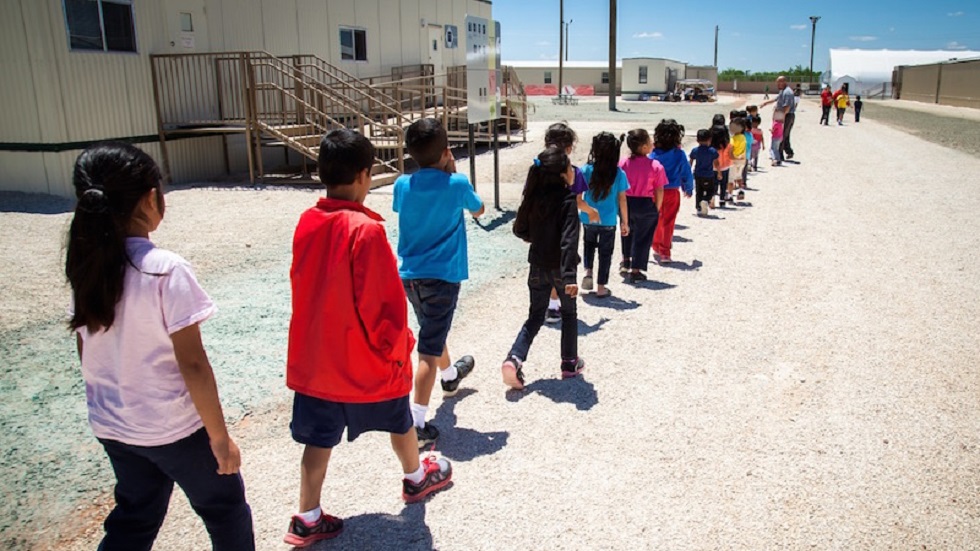 Niños migrantes denuncian agresiones sexuales bajo custodia de EE.UU.