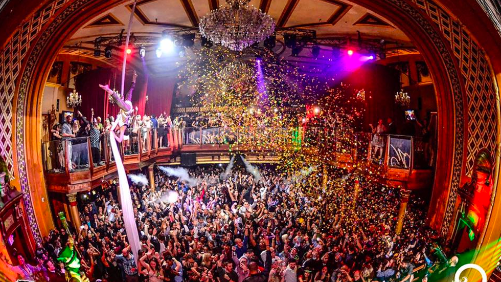 Mujer demanda a club nocturno por agresión sexual que transmitió en Facebook