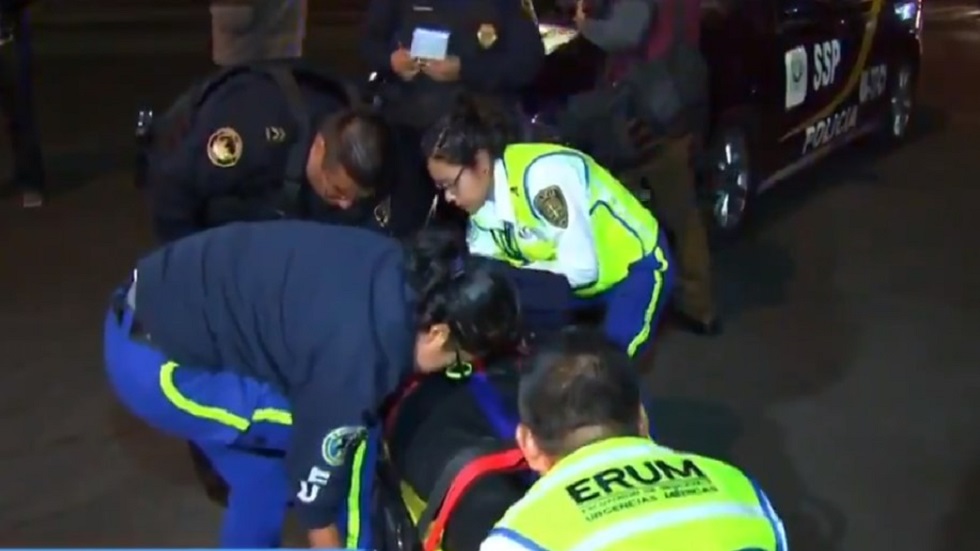 Conductor atropella a mujer policía al huir de alcoholímetro