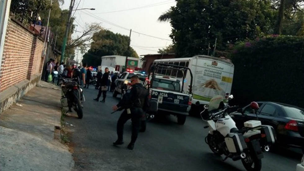 #Video Pasajeros confrontan y retienen a asaltantes en Cuernavaca