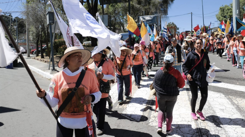 Llegan a Cuajimalpa 60 mil peregrinos; van rumbo a la Basílica