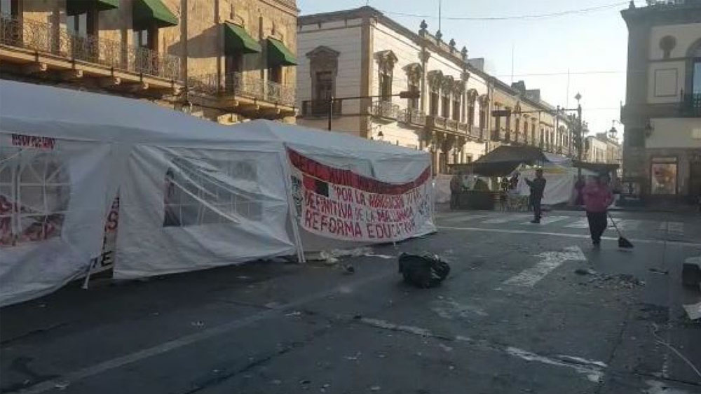 CNTE levanta plantón del centro de Morelia