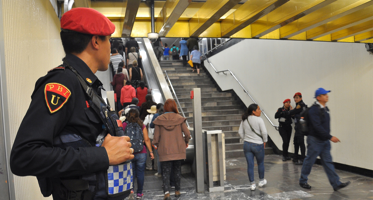 Camiones de RTP auxiliarán al Metro por mantenimiento de escaleras