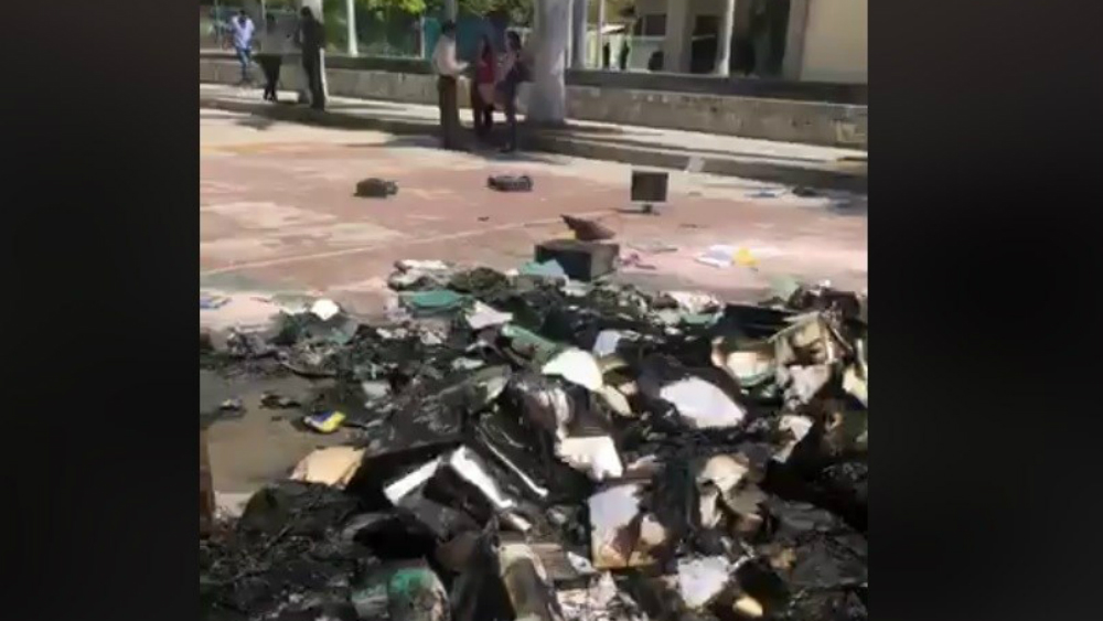 Presuntos normalistas vandalizan instalaciones educativas en Chiapas