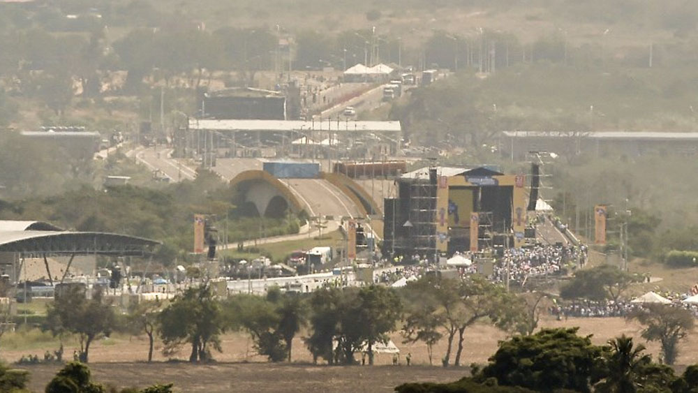 Maduro refuerza bloqueo en puente fronterizo con Colombia Maduro refuerza bloqueo en puente fronterizo con Colombia