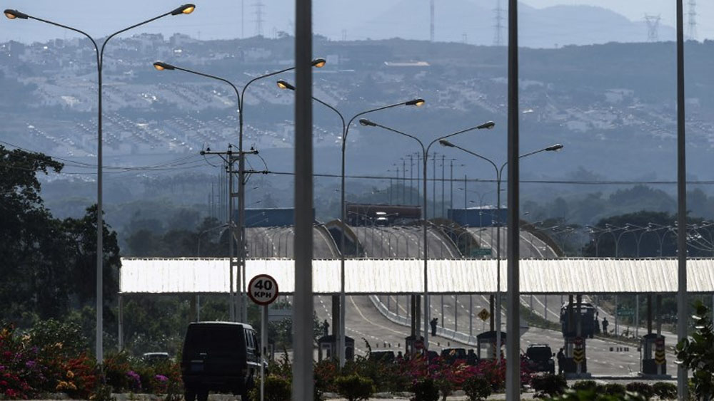 Venezuela refuerza bloqueo de puente fronterizo con Colombia Venezuela refuerza bloqueo de puente fronterizo con Colombia