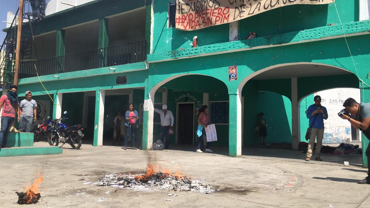 Queman más urnas de consulta ciudadana en Morelos