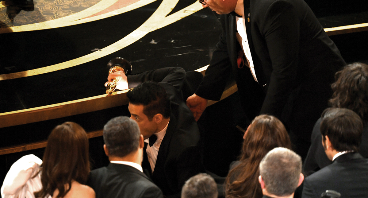 #Video Rami Malek cae del escenario en el Óscar