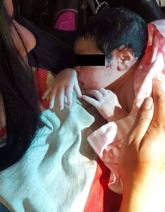 Usan garrafón como incubadora en hospital de Sonora - recien-nacida-en-el-auto