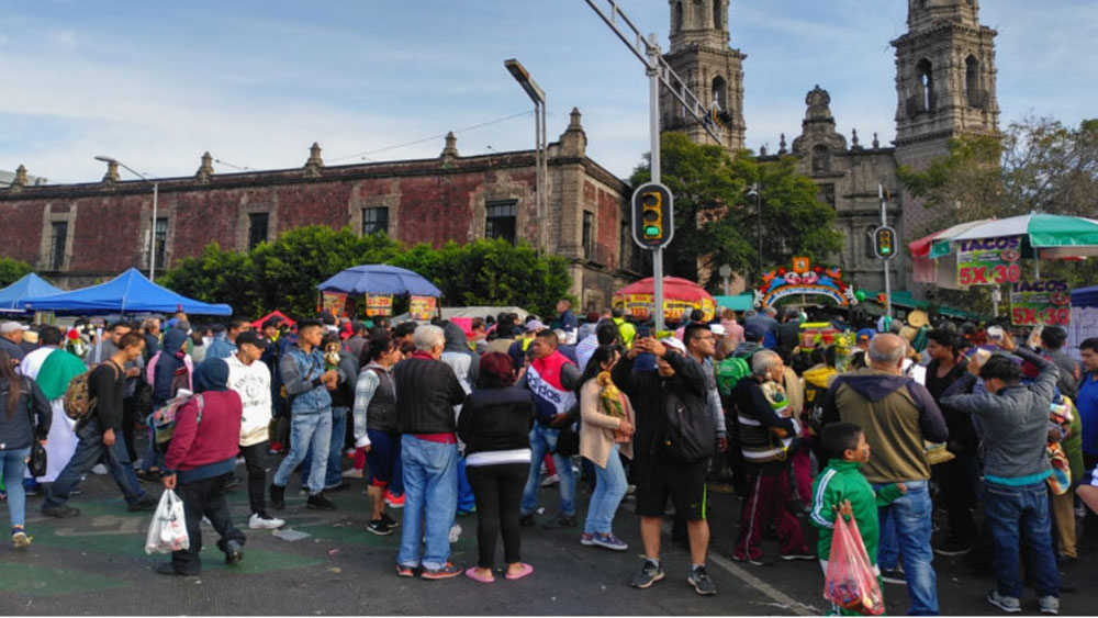 Feligreses afectan Reforma y Avenida Hidalgo