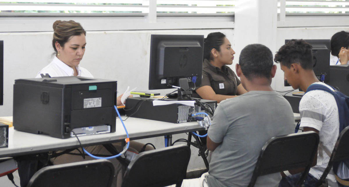Suman mil 22 tarjetas de visitante a migrantes centroamericanos