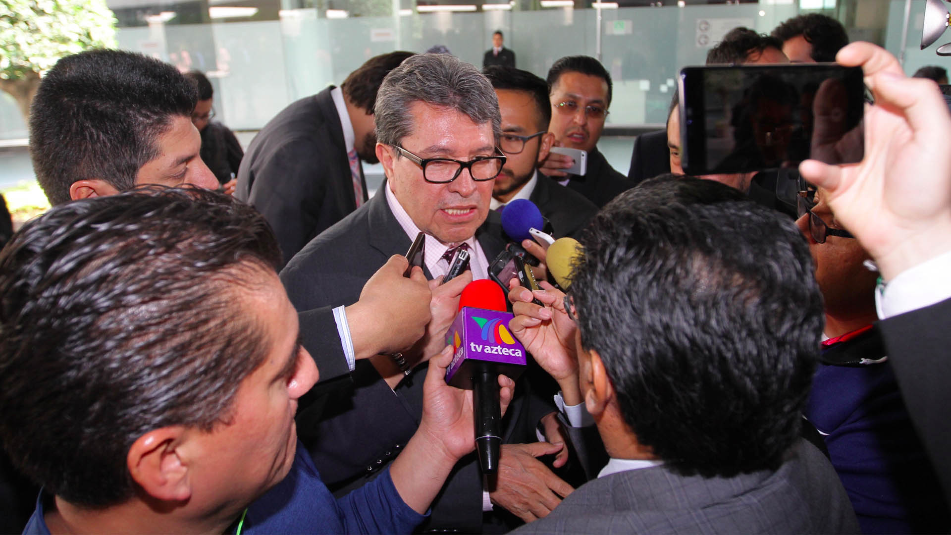 Estancada elección de nuevos miembros de la CRE: Monreal