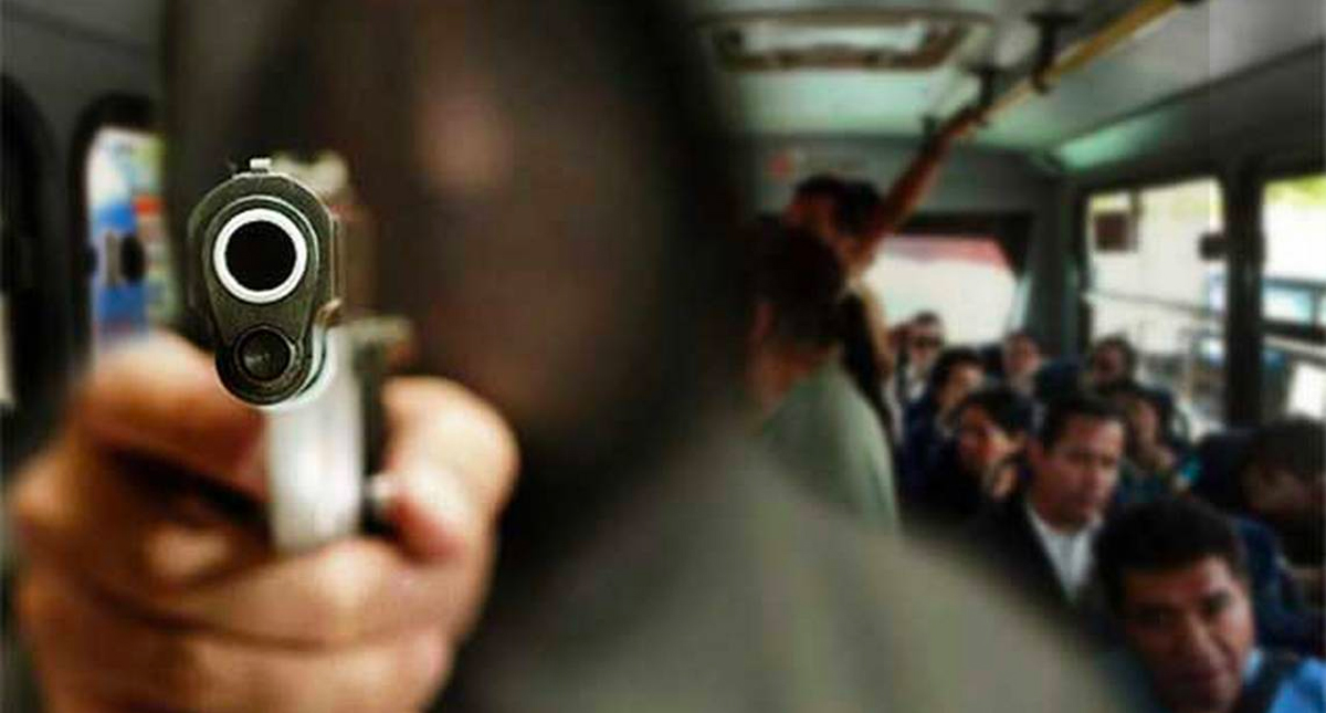Balean a pasajera durante asalto en transporte público en Coyoacán Balean a pasajera durante asalto en transporte público en Coyoacán