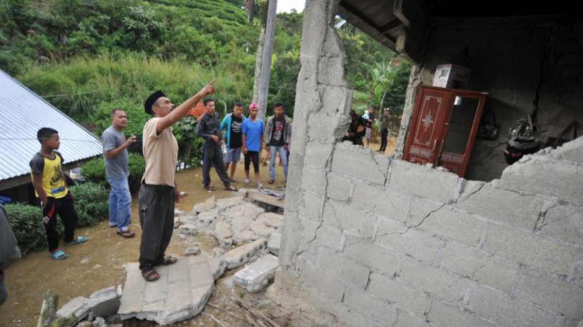 Sismo en Sumatra deja al menos 48 heridos