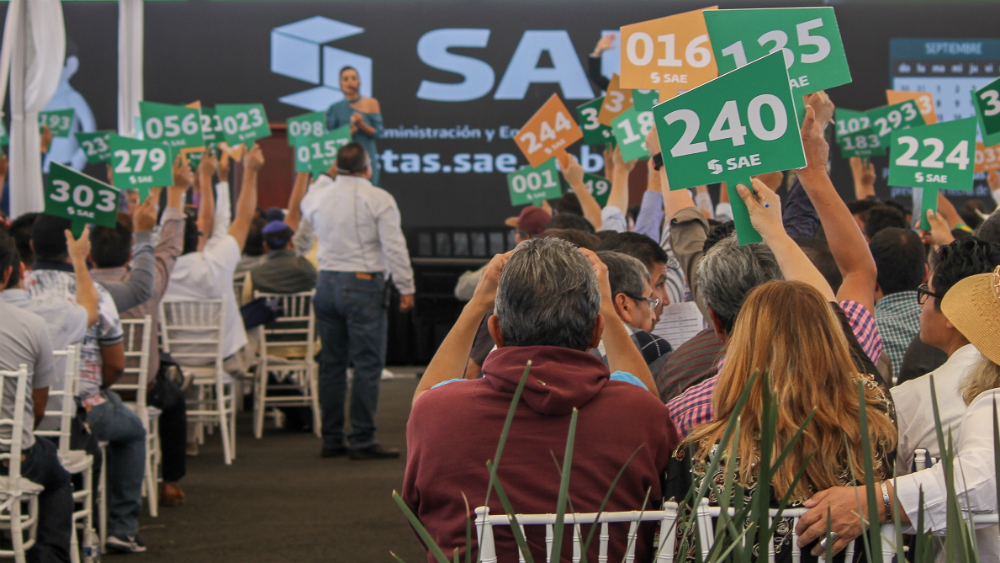 Concluye con éxito primer día de subasta de autos de gobierno federal