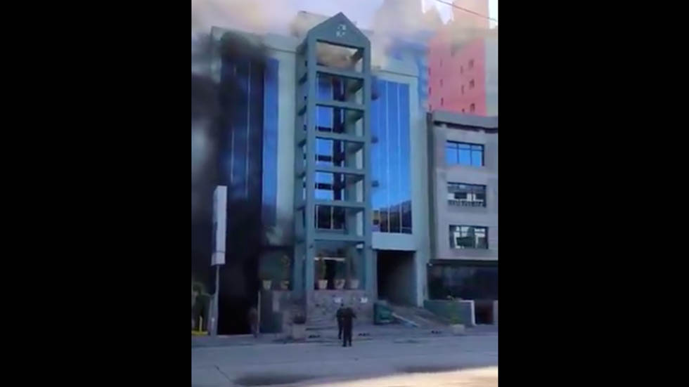 #Video Hombre salta de quinto piso durante incendio en Tijuana #Video Hombre salta de quinto piso durante incendio en Tijuana