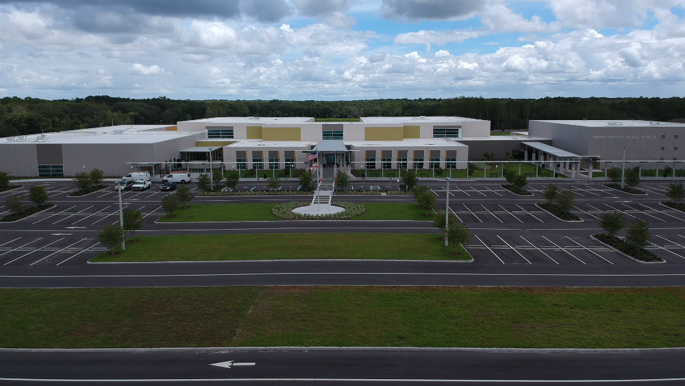 Evacúan escuela en Florida tras amenaza de bomba