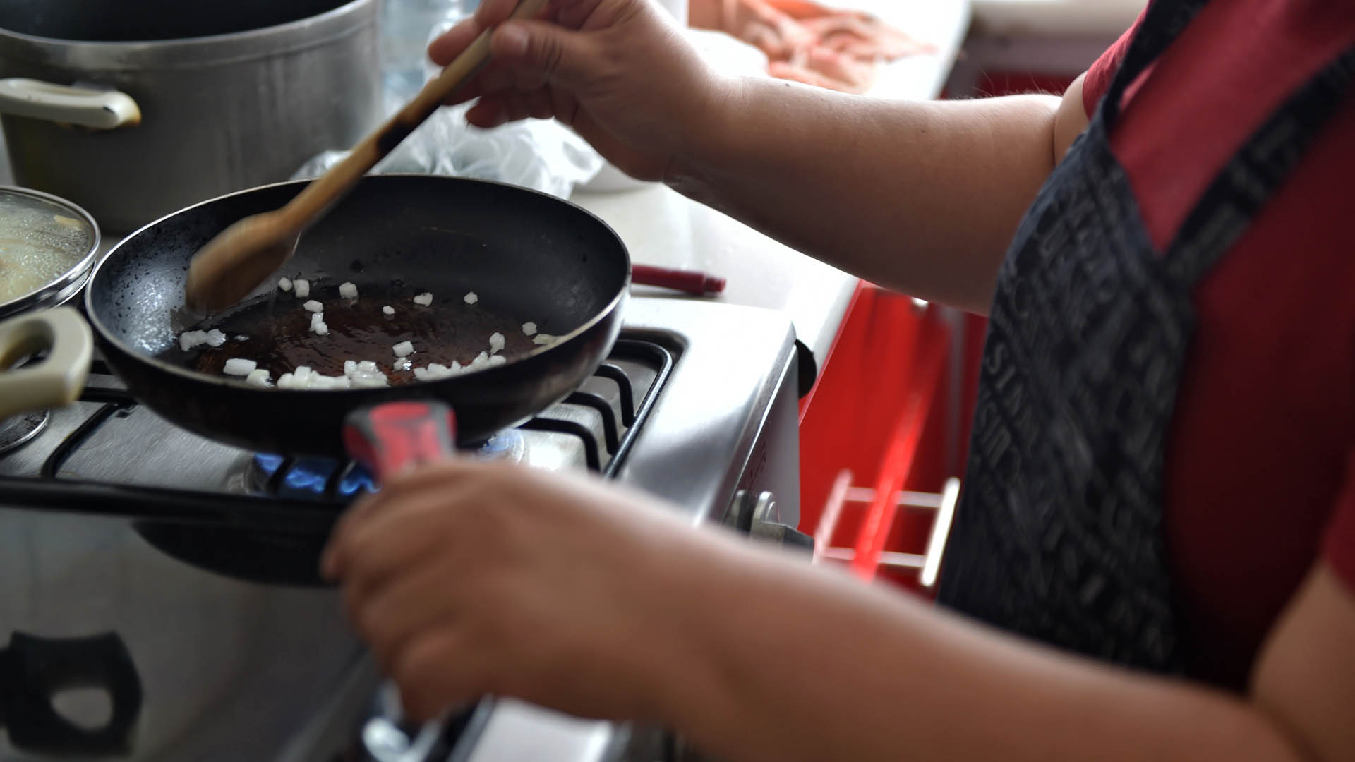 Alertan por fraudes de 'la patrona' y 'sobre amarillo' en la capital - trabajadora-del-hogar