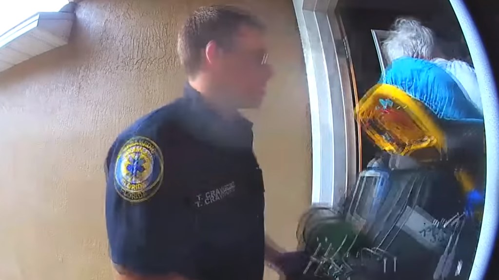 #Video Perros salvan la vida de su dueña en Florida - traslado-de-maddie-a-un-hospital