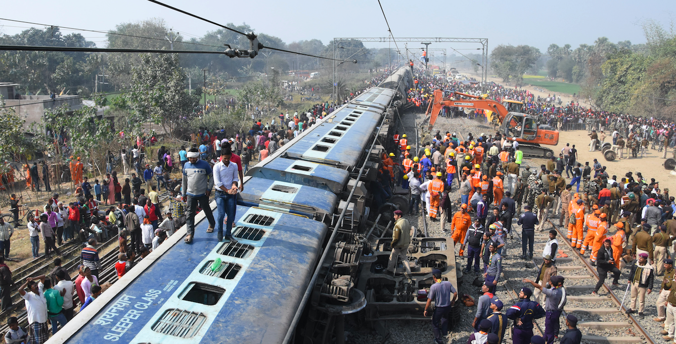 Al menos siete muertos y 29 heridos por descarrilamiento de tren en India