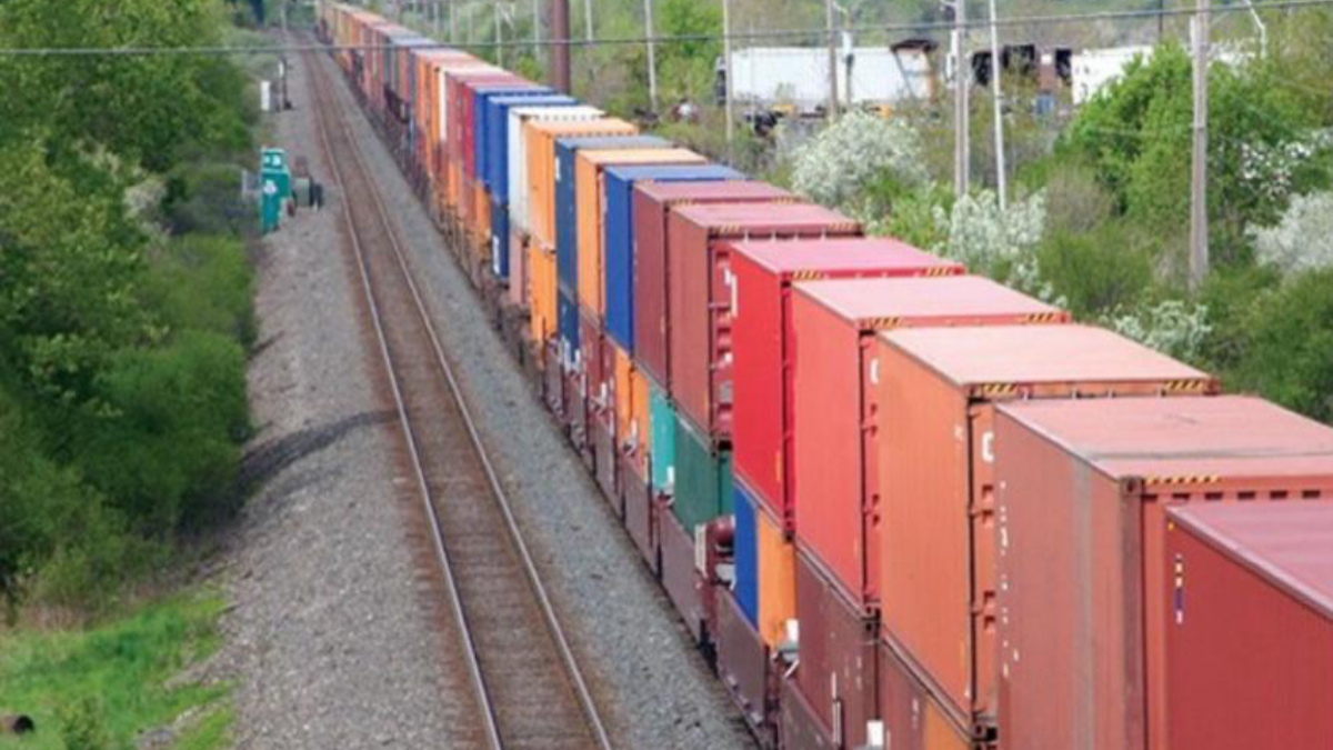 Será un proceso lento mover toda la carga detenida en Michoacán: Ferromex