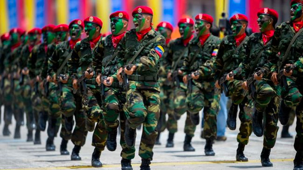 EE.UU. eximiría de sanciones a militares que reconozcan a Guaidó