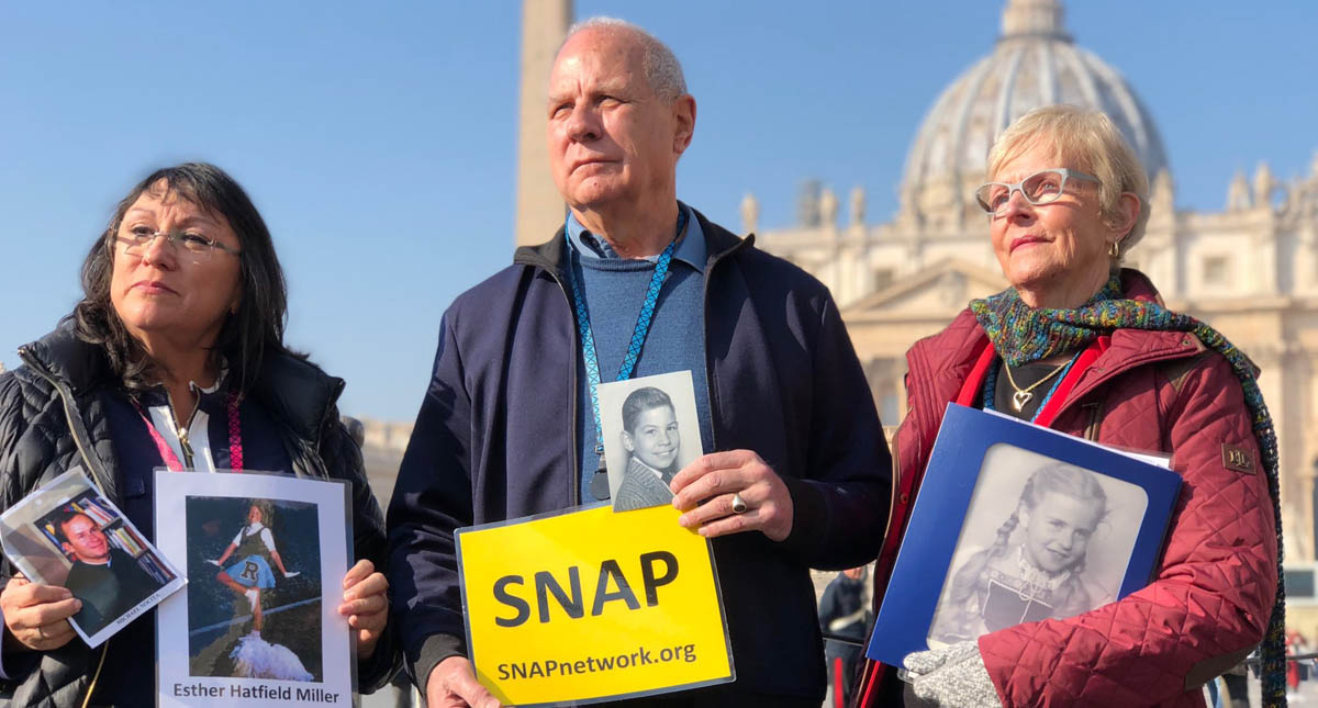 Víctimas exigen al papa ‘tolerancia cero’ en casos de abuso sexual