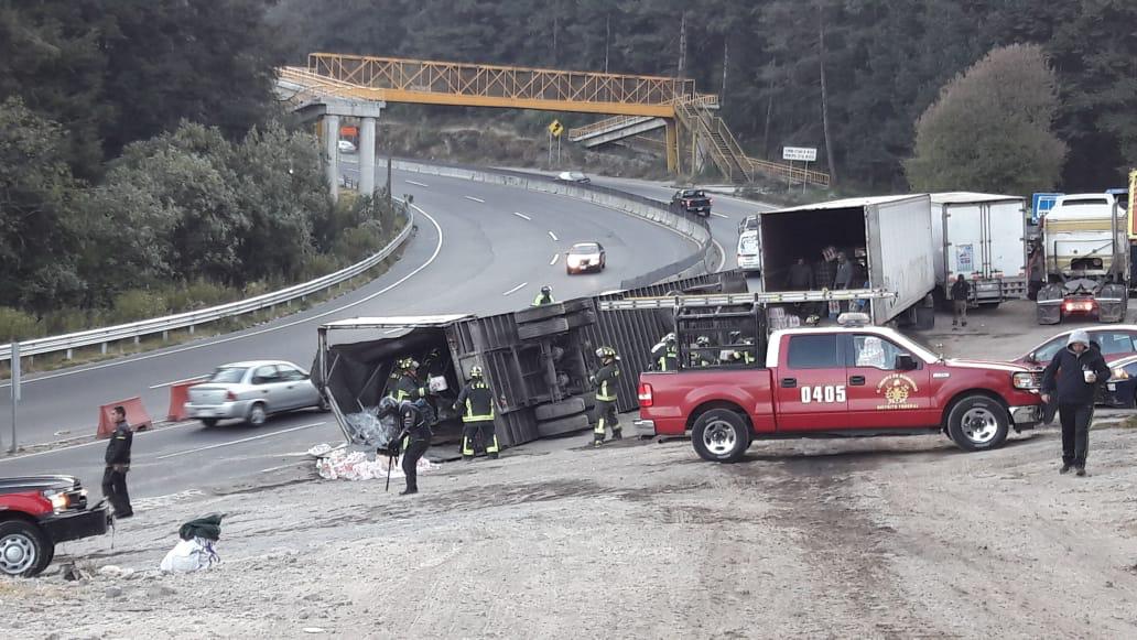 Vuelca tráiler en la carretera México-Toluca - volcadura-trailer-mexico-toluca-1
