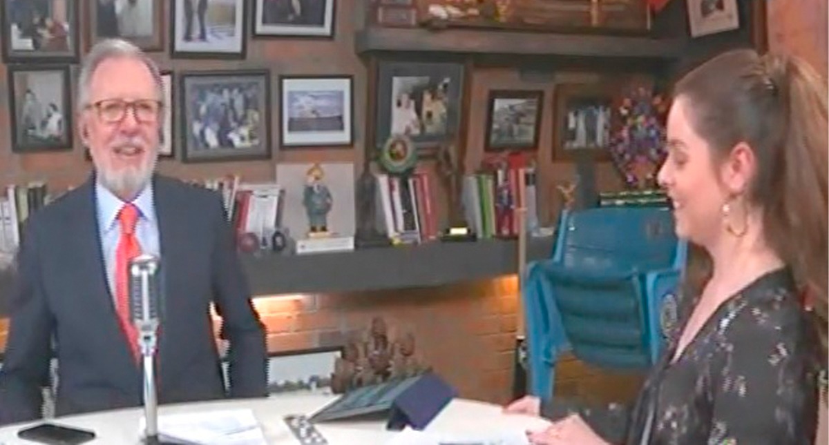 Análisis de las firmas de Luisa María Alcalde, Arturo Zaldívar y Yalitza Aparicio