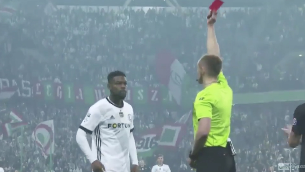 La expulsión más curiosa realizada por el VAR