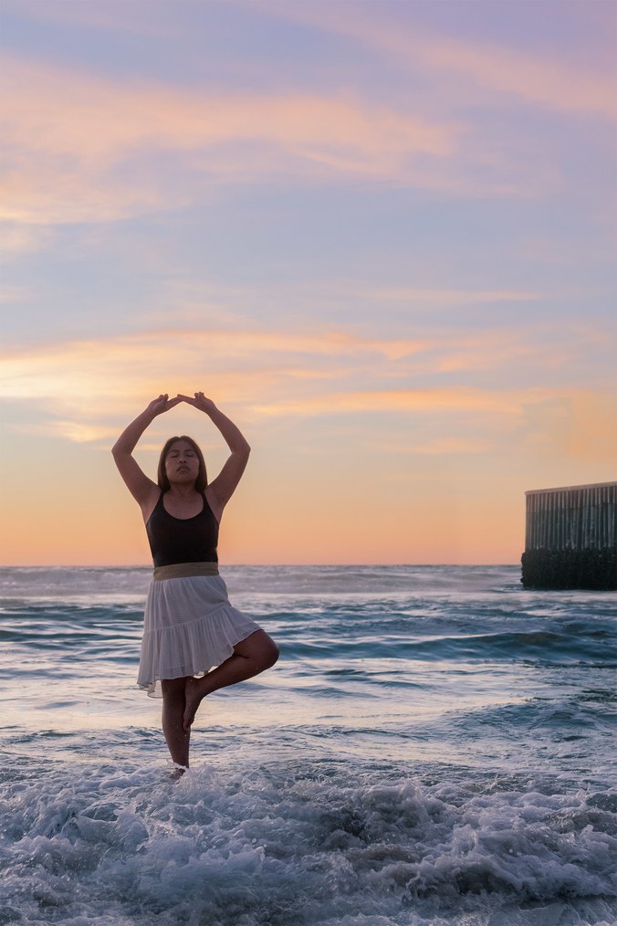 Yalitza Aparicio fotografiada frente al muro fronterizo para W Magazine - yalitza3