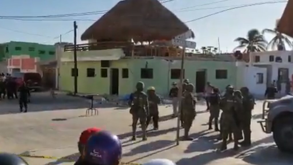 Derrumbe en bar de Yucatán deja al menos tres muertos