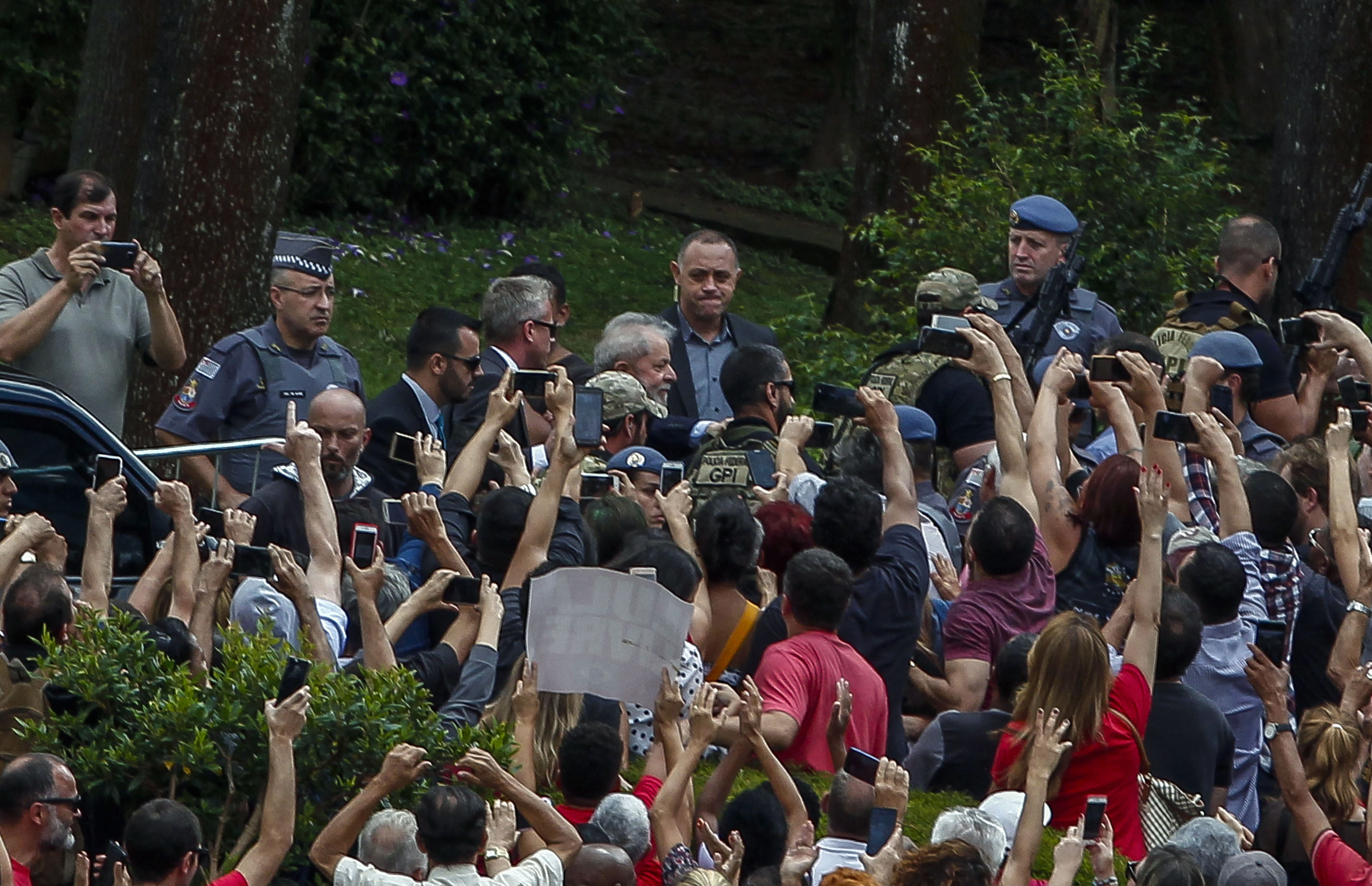 Lula da Silva deja la cárcel para asistir al funeral de su nieto - 000-1e43ad