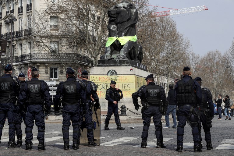Masivo despliegue policial en Francia por chalecos amarillos - 000-1ez4uc