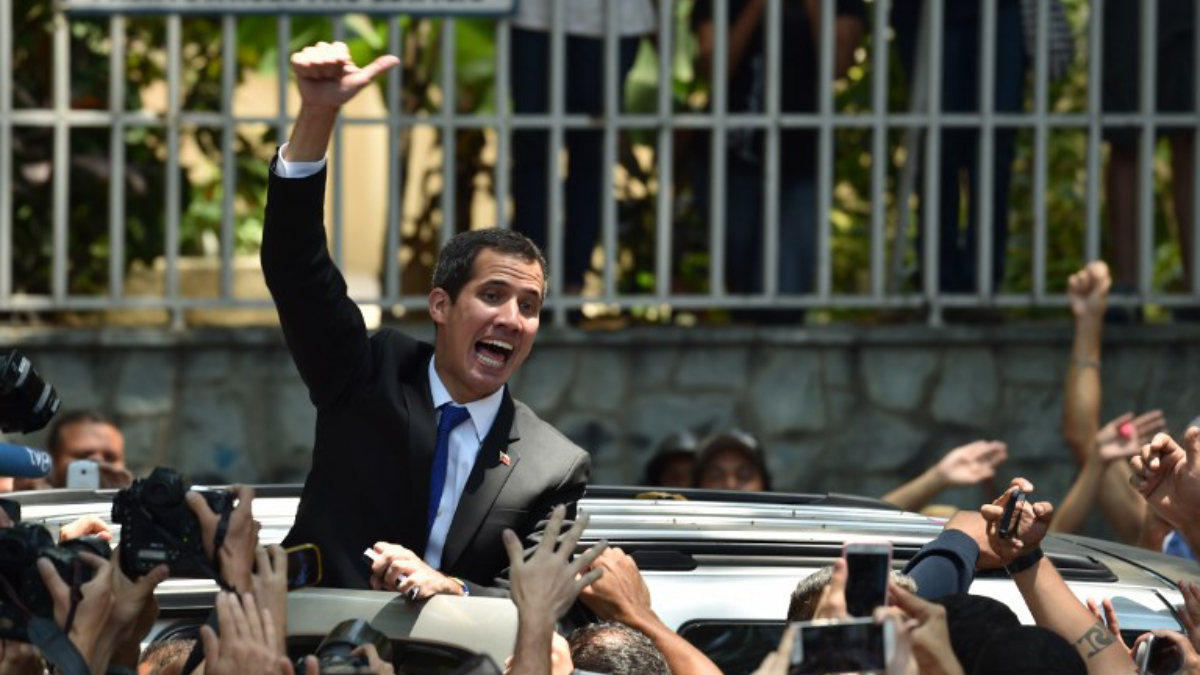 Contraloría de Venezuela inhabilita a Guaidó