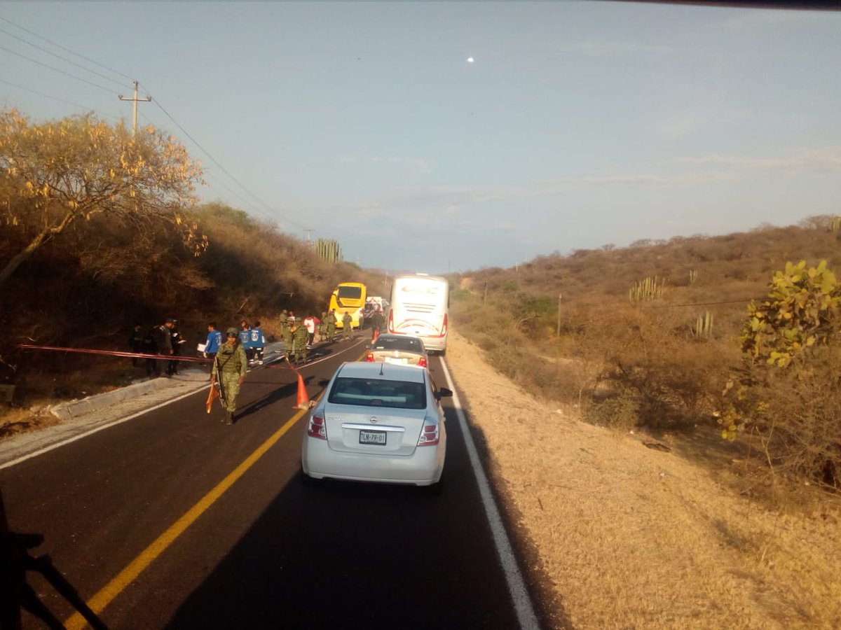 Accidente de autobús deja nueve muertos en Puebla - accidente-camion-acatlan1