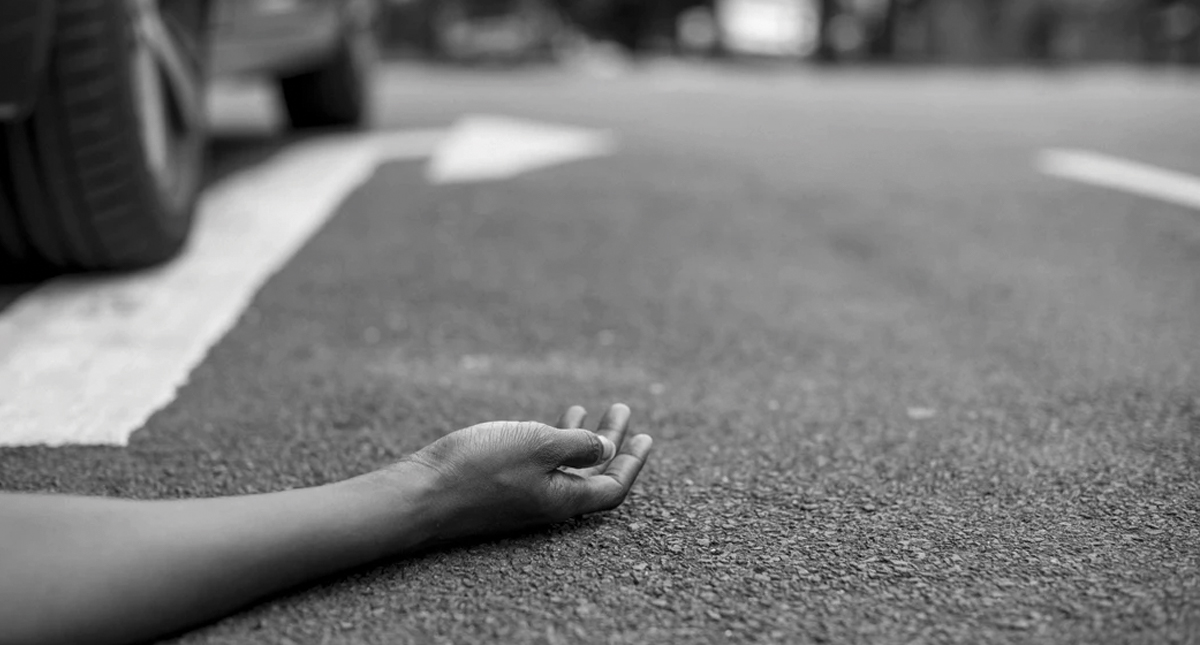 Caminar en sentido contrario a los vehículos previene muertes de peatones