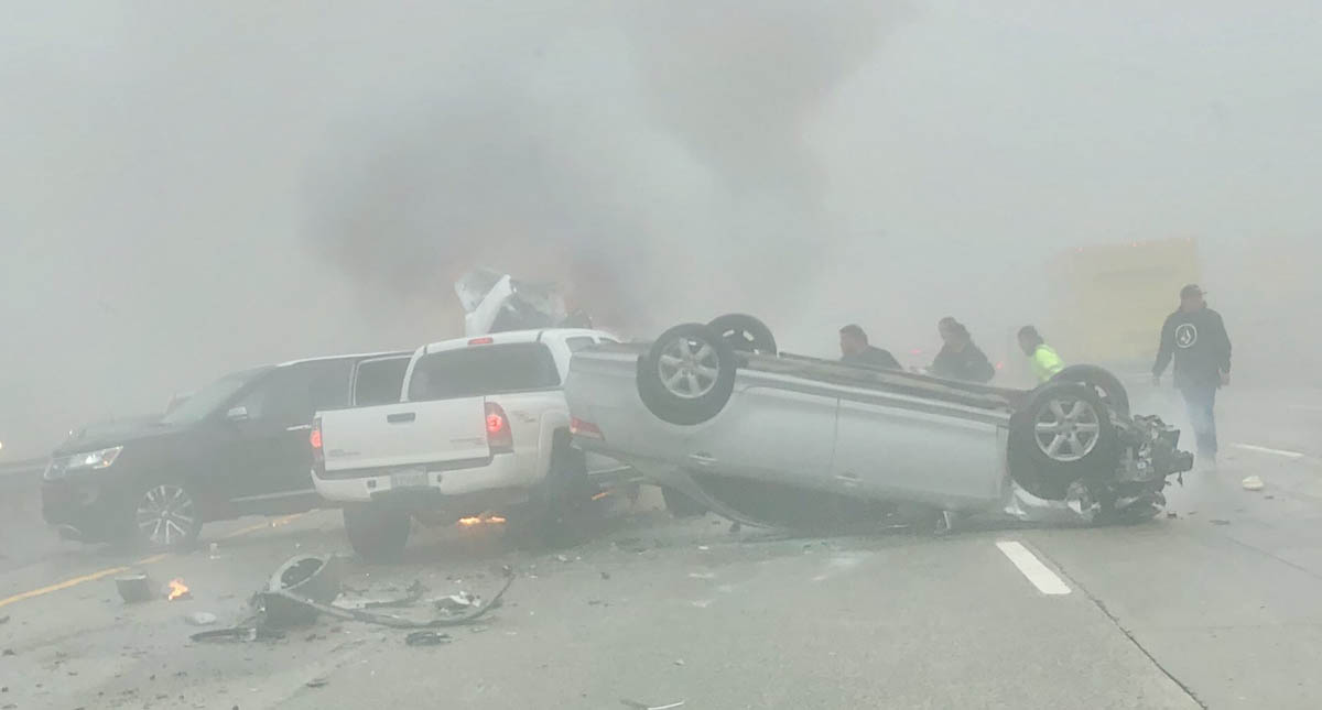 #Video Niebla provoca carambola con más de 30 heridos en California