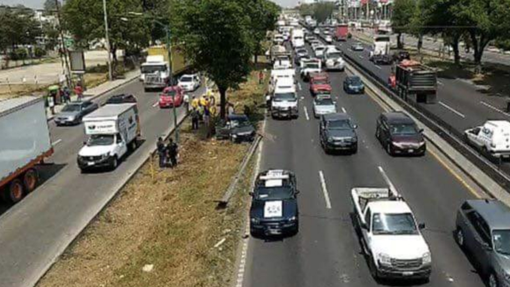 Cierran circulación en la México-Querétaro por accidente; hay dos muertos